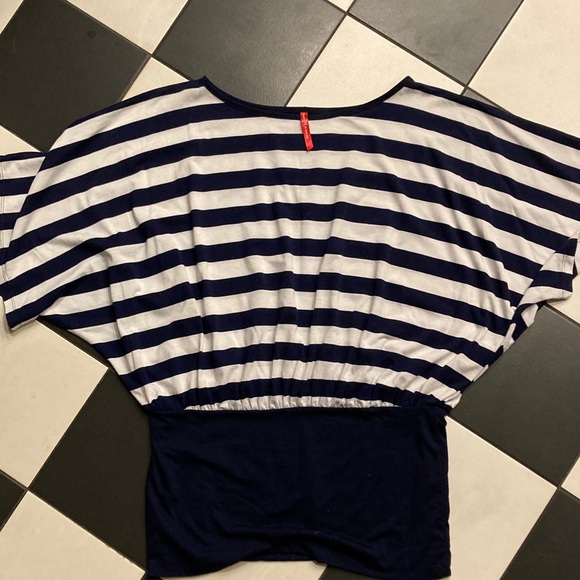 2/$15 TWO Ruby Ribbon Tops - Picture 5 of 6